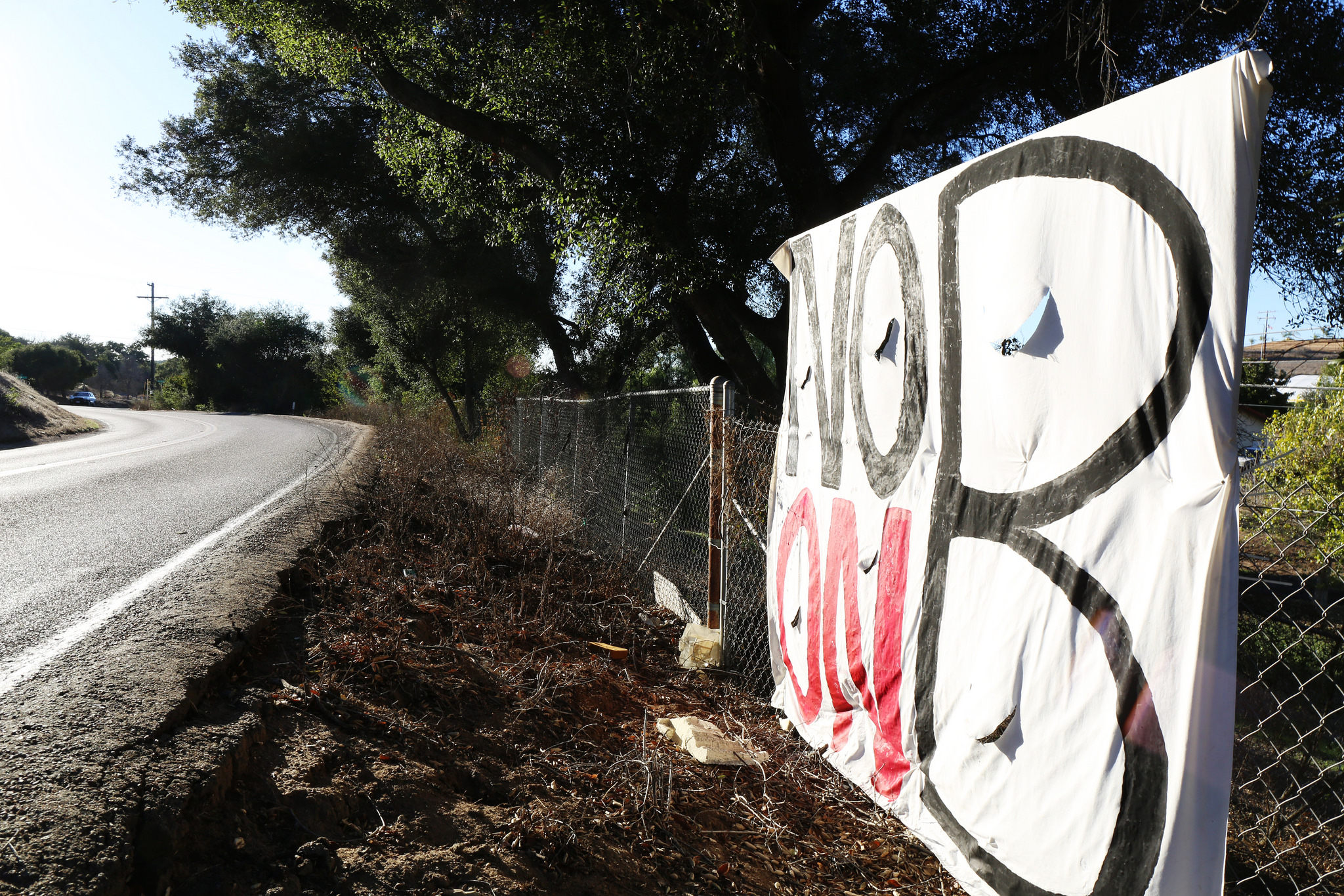 A homemade "No on B" sign on Circle R Drive leading to Jim Pardee's lemon farm in Valley Center.