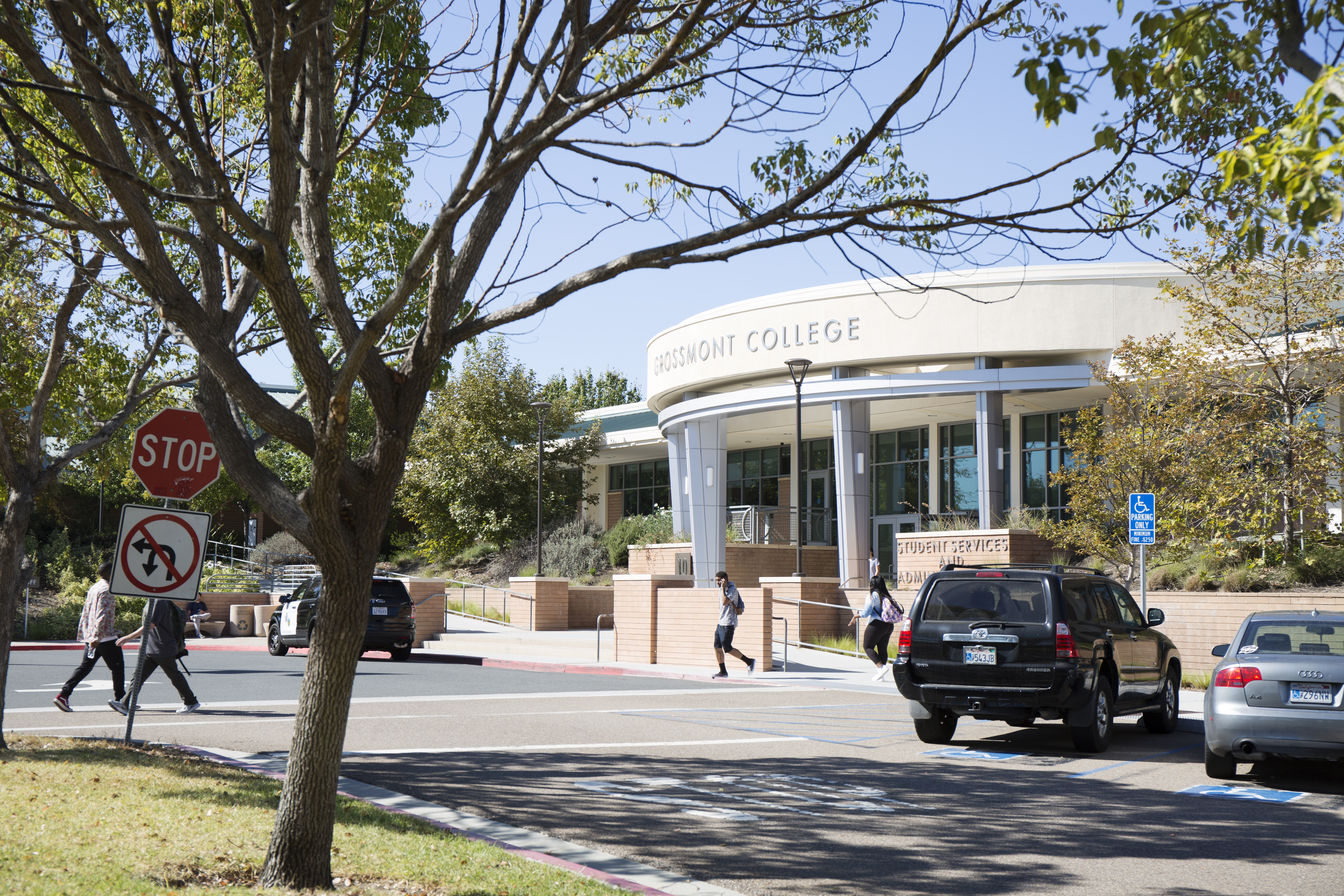Students walk near the entrance to the Grossmont-Cuyamaca Community College District. Megan Wood, inewsource
