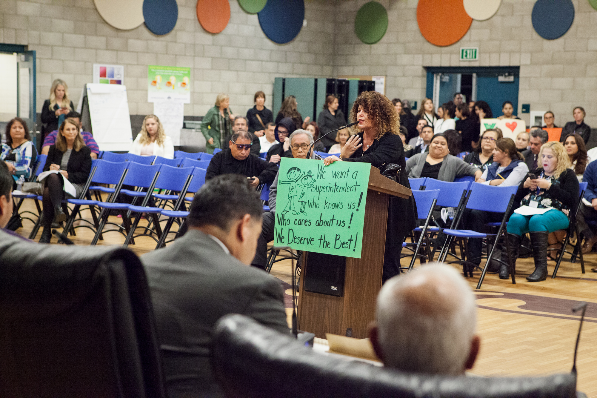 Zenaida Rosario, a San Ysidro School District teacher, addresses the board at its Nov. 10, 2017, meeting. The district is undergoing a county-mandated "extraordinary audit" that the state is conducting. (Leonardo Castañeda/inewsource)